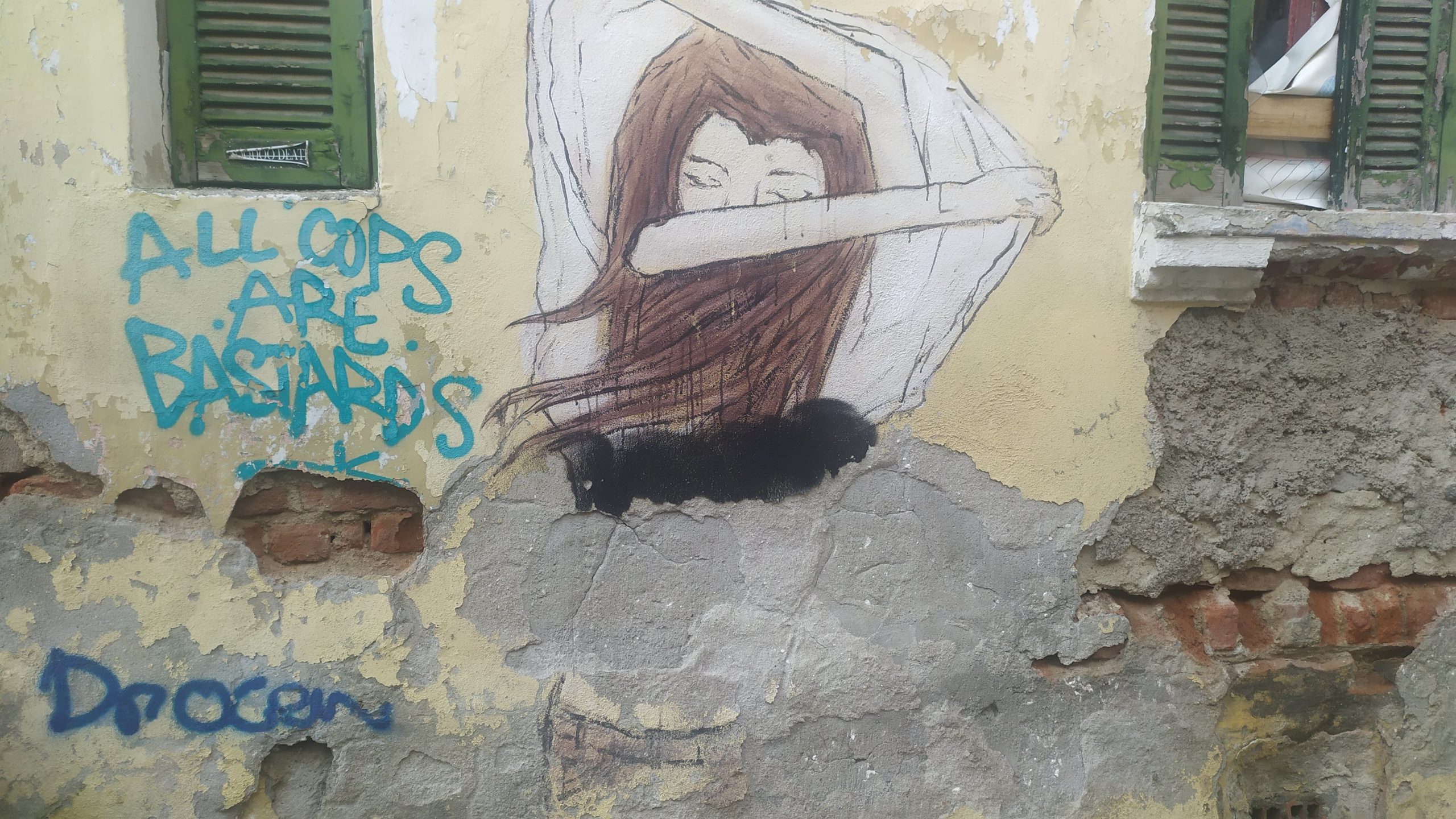 un tag 'All police are bastards' sur un mur en Thessalonique